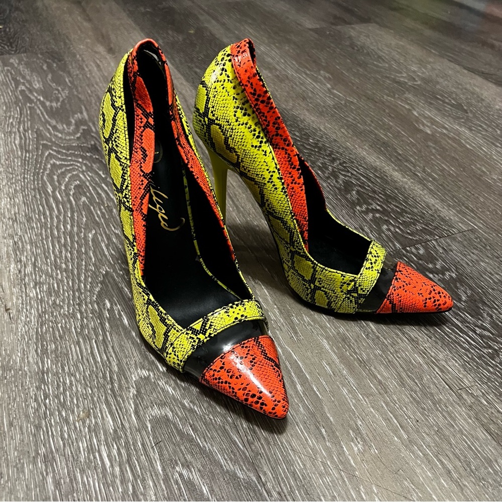 Priviliged‎ by J.C. Dossier 5" Stiletto Heels Size 8.5 Faux Alligator Leather